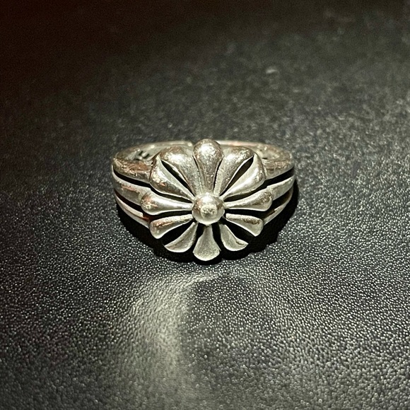 Vintage Style Ring Engraved Elegant Flower Hearts - Goth-Chrome - Rock adjustble - Picture 2 of 4